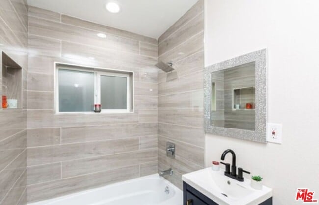 Photo - 526 W Ash Ave