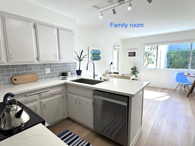 Photo - Sherman Oaks Apartments