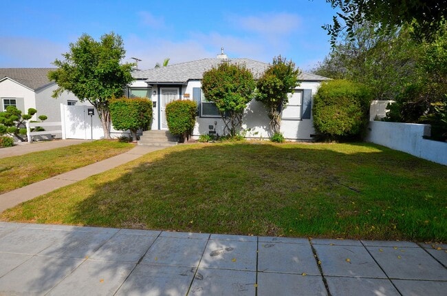 Building Photo - 2Bd/1Ba Single Family Home