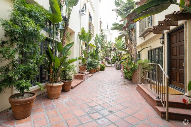 Planters and walking to units - ISO - Isola Bella Townhomes