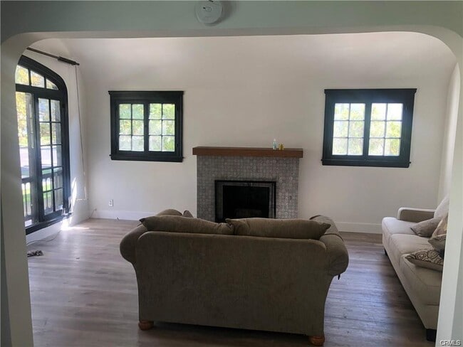 Photo - 1951 Midvale Ave