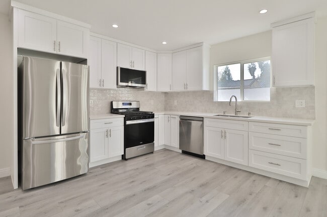 Building Photo - 22131 Victory Blvd Rental