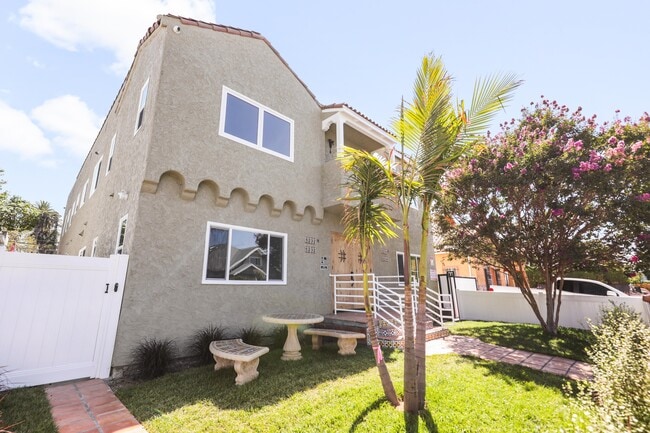 Building Photo - 5234 W 20th St Unit 5234 Lower Floor