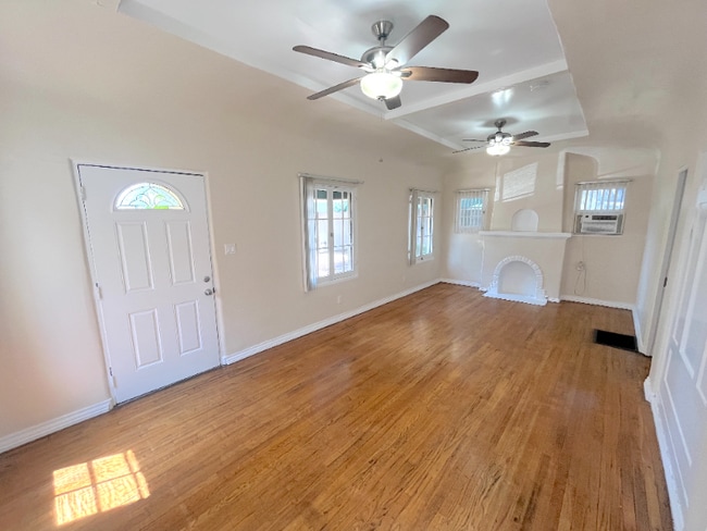 Photo - 113 E G St Unit 113