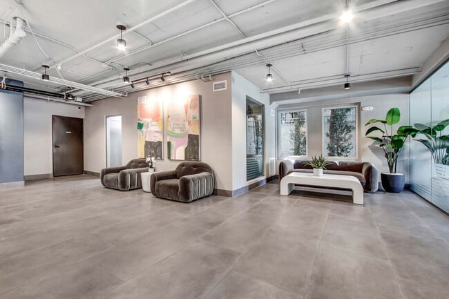 Photo - Toluca Court