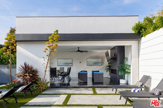 Photo - 6201 Lindenhurst Ave