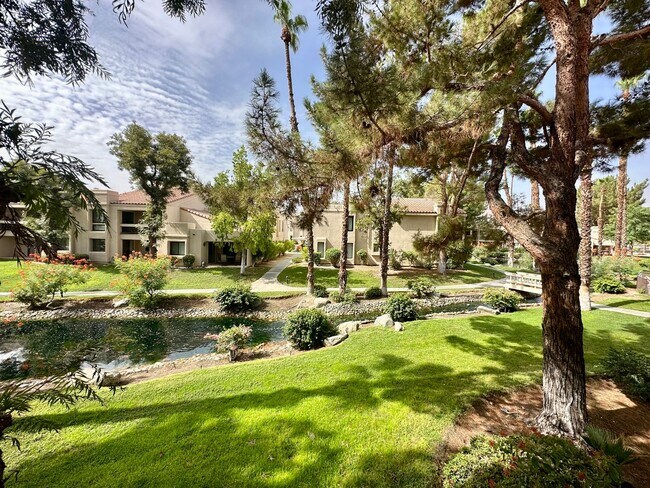 Building Photo - COMING SOON!! 2 Bedroom 2 Bathroom Upper-L... Rental