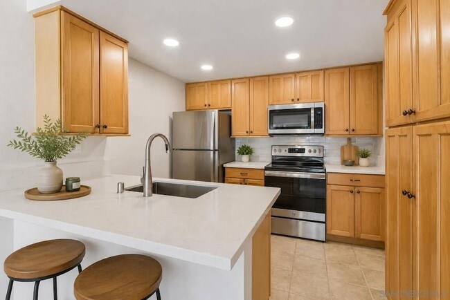 Building Photo - 10767 San Diego Mission Rd Unit 213