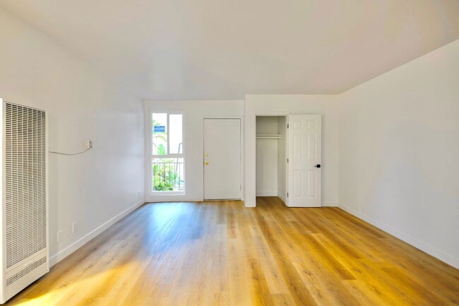 Building Photo - 6828 Fulton Ave Unit 8