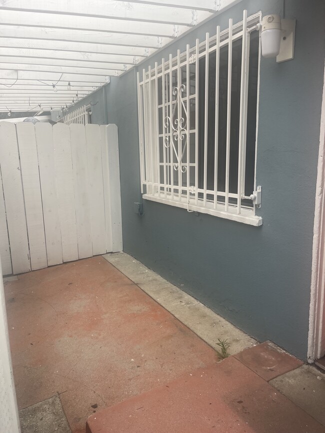 Private Patio - 626 Rose Ave Apartments