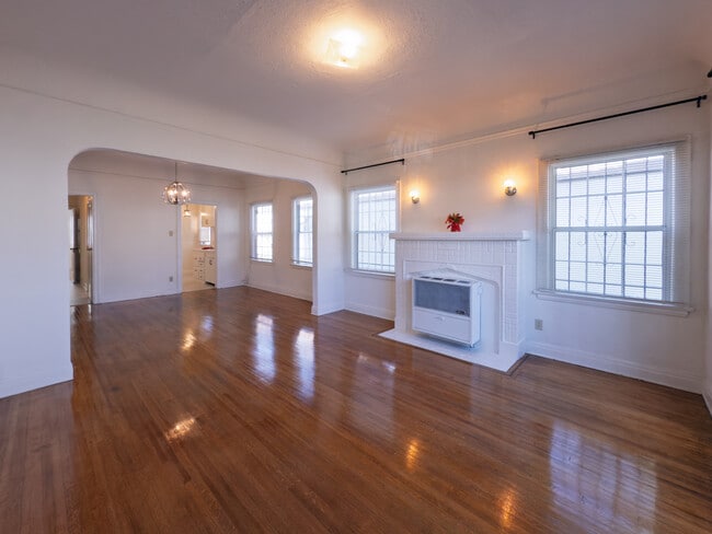 Photo - 649 N Irving Blvd