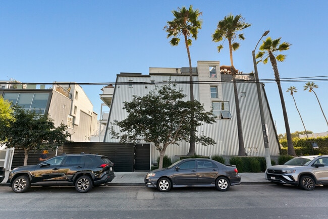 Building Photo - 615 Hampton Dr Unit A107