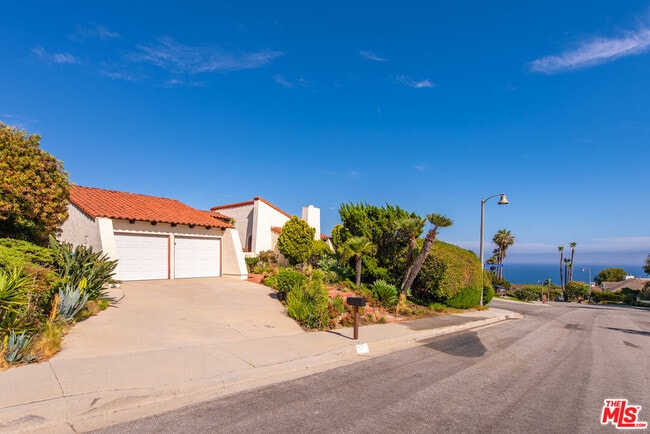 Photo - 3636 Malibu Country Dr House