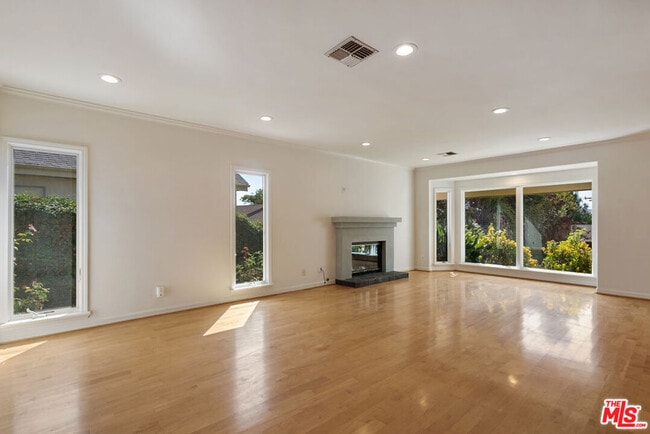 Photo - 2049 Watson St