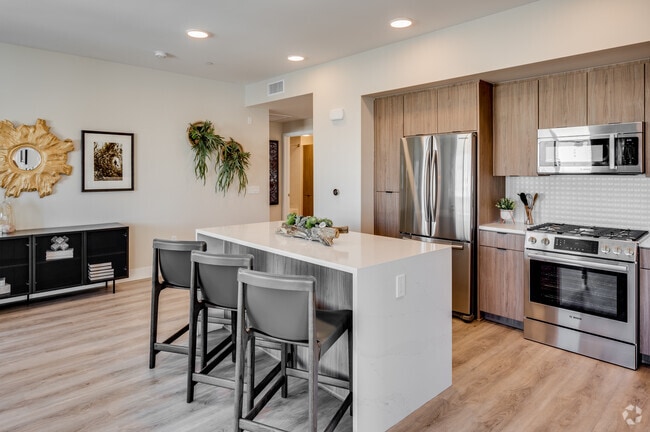 2 BR, 2 BA - Prado West - Prado West