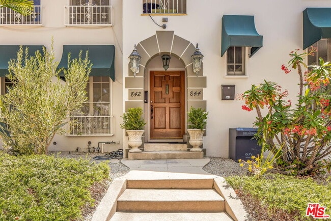 Entry door - 842 S Sycamore Ave