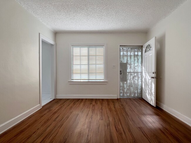 Building Photo - 1162 N Loma Vista Dr Unit 1164