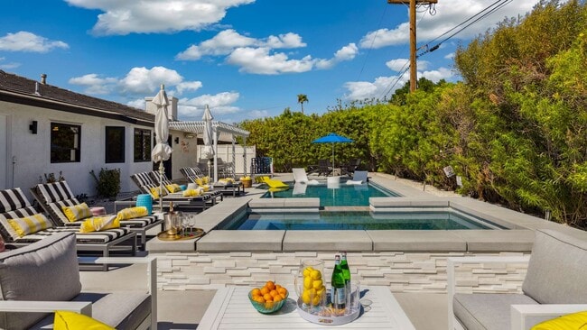 Photo - 2004 Nicola Rd E