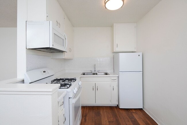 Photo - Aztec Pacific Apartments