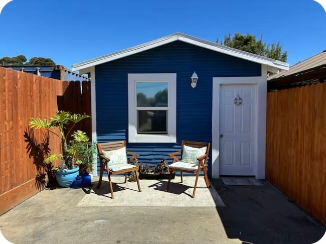 Building Photo - 107 E Barnett St Unit Coastal Cottage