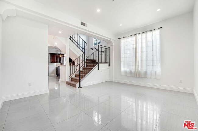 Photo - 1834 Euclid St Unit B