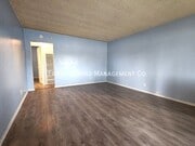 Photo - 564 E 61st St