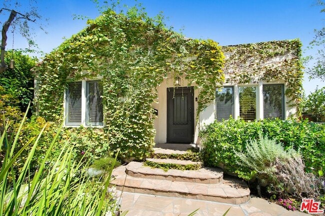 Photo - 8815 Rosewood Ave