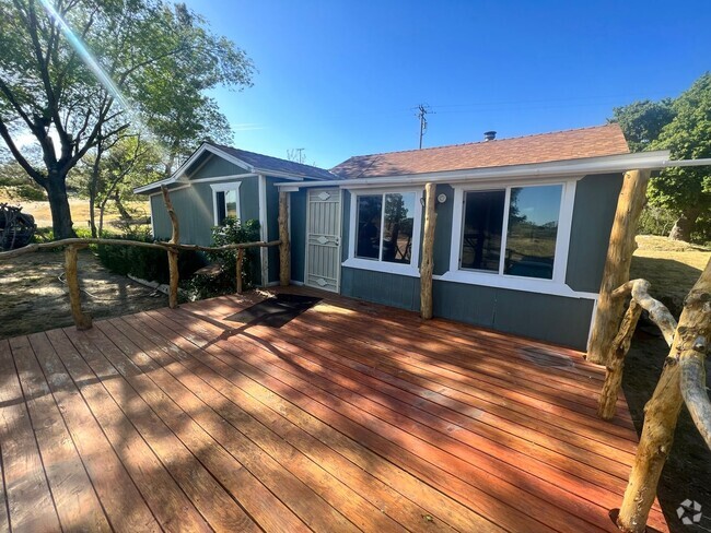 Building Photo - Spacious 3BD, 2BA + ADDITIONAL ROOM/OFFICE... Rental