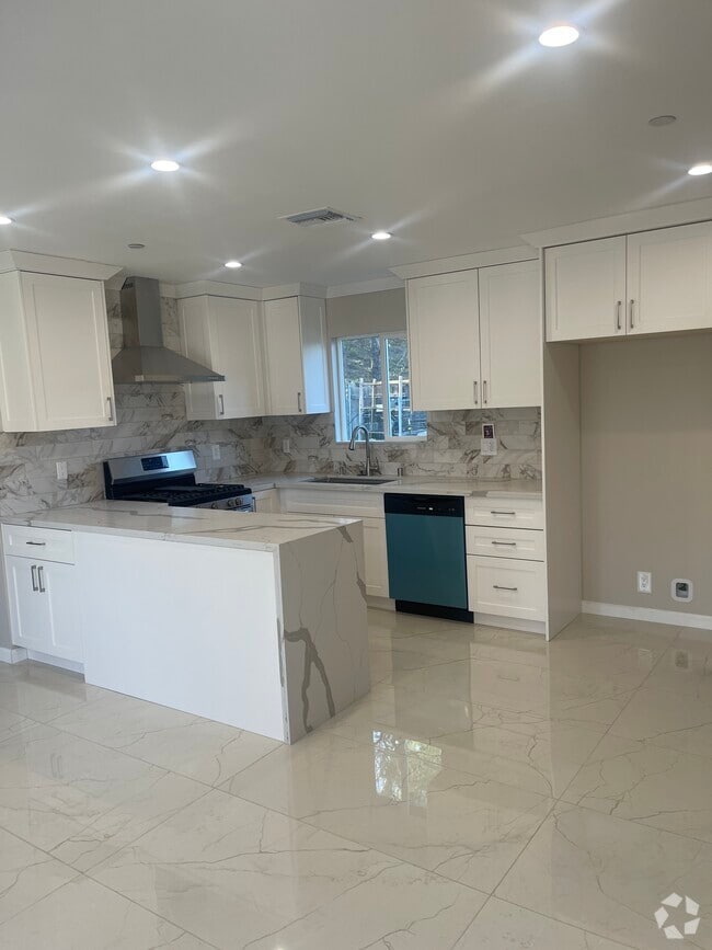 Building Photo - 18706 Brasilia Dr Rental