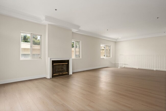 Photo - 1315 S Saltair Ave Unit 203