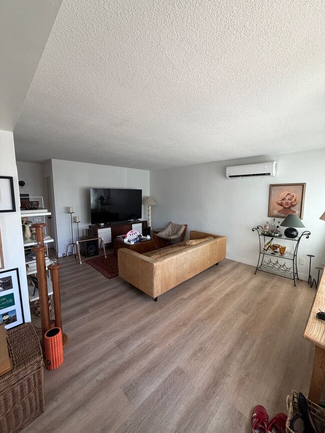 Building Photo - 555-557 8th St. Unit 557