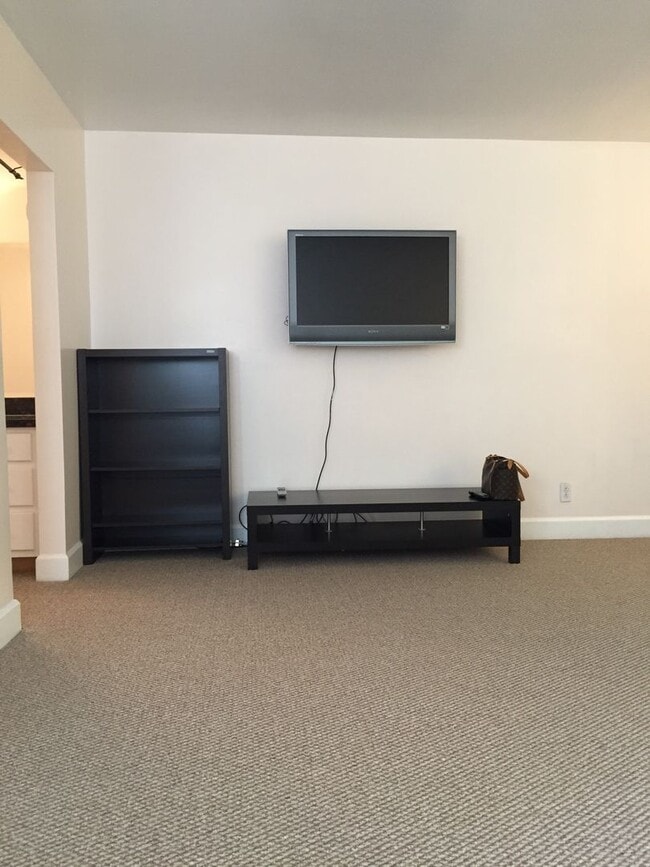Photo - 1 Bed + 1 Bath Brentwood Now Leasing for 2026-2027 UCLA Housing