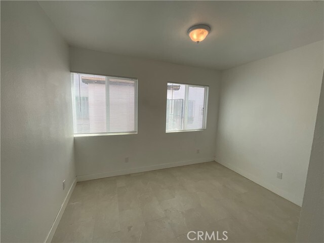 Photo - 17371 Queens Ln Apartment Unit 105