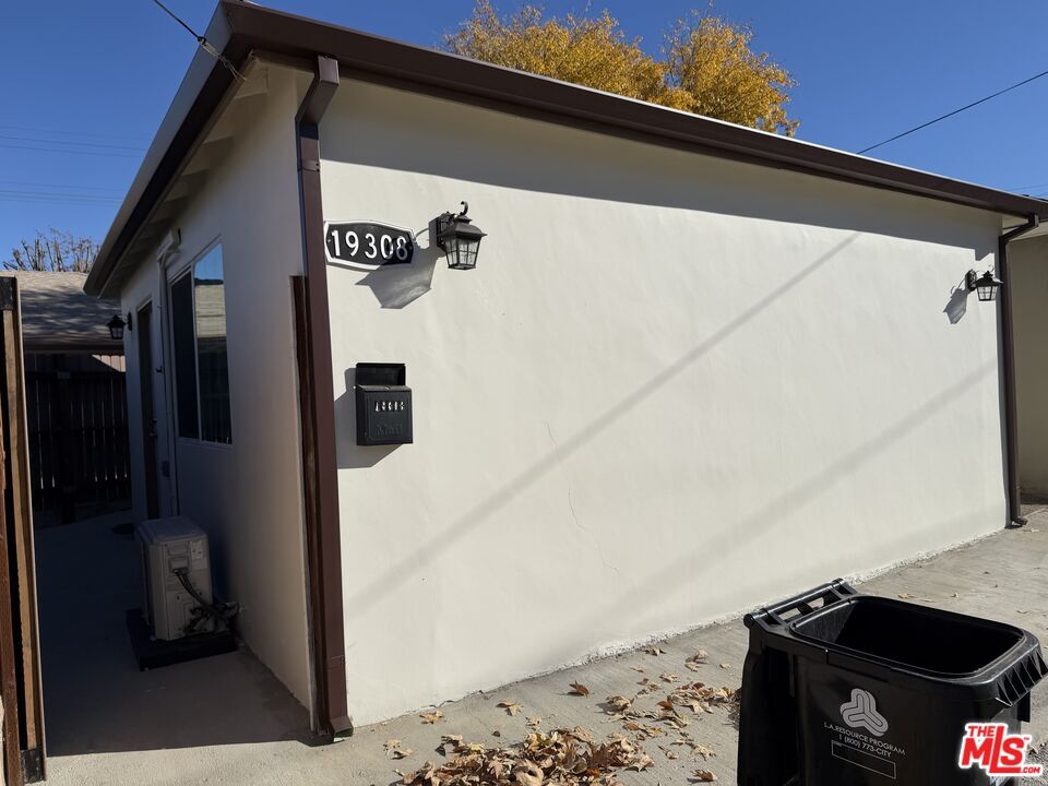 Photo - 19308 Calvert St