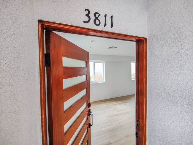 Building Photo - 3811 W Exposition Blvd Unit 3811