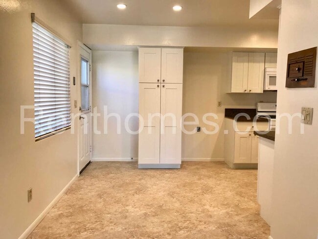 Photo - 4931 Sky St