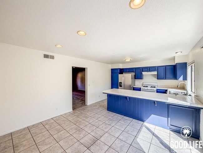Building Photo - 3033 Via Sabinas