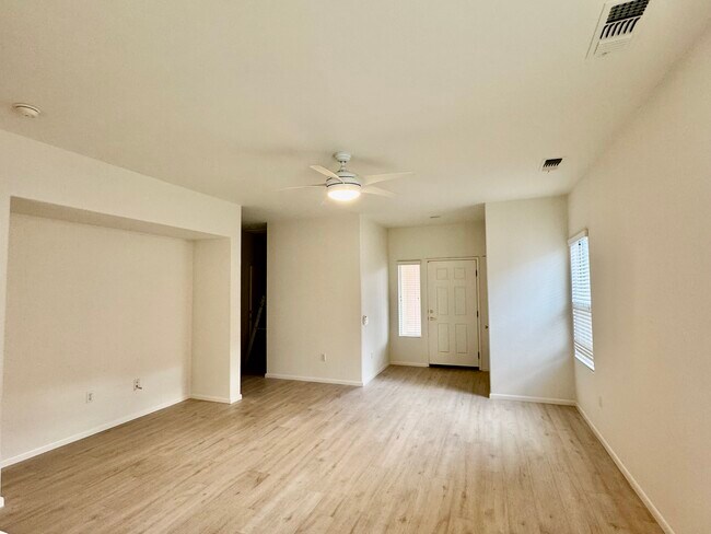 ENTRANCE - 78686 Hampshire Ave