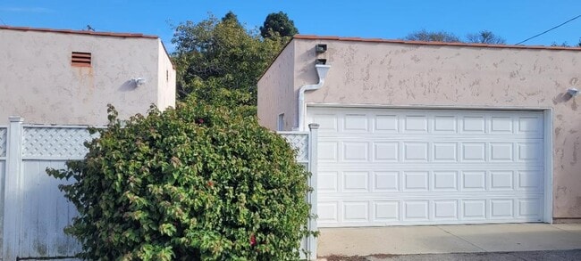 Detached garage with motion sensors - 2360 Sonoma St