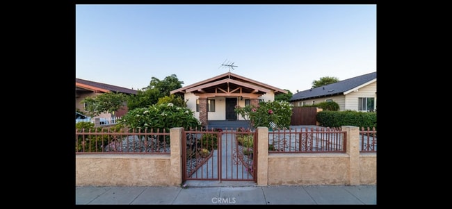 Building Photo - 920 Cerritos Ave