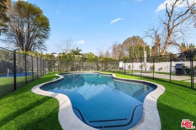 Photo - 5827 Jumilla Ave