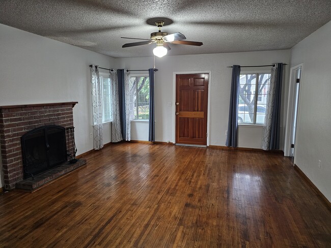 Living Room - 249 W Hampton Ct