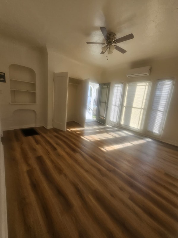 Photo - 806 N Poinsettia Pl