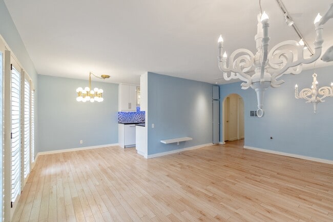 Building Photo - 639 Bay St