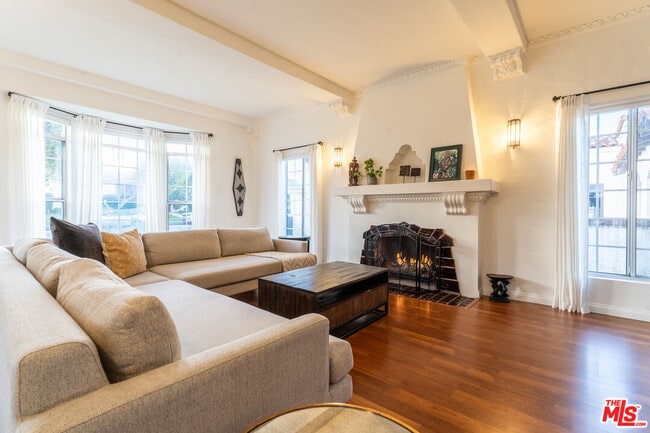 Photo - 4198 Angeles Vista Blvd