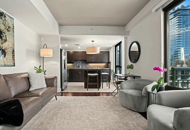 Building Photo - 1240 India St