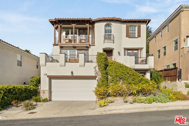 Building Photo - 657 S Ave 61