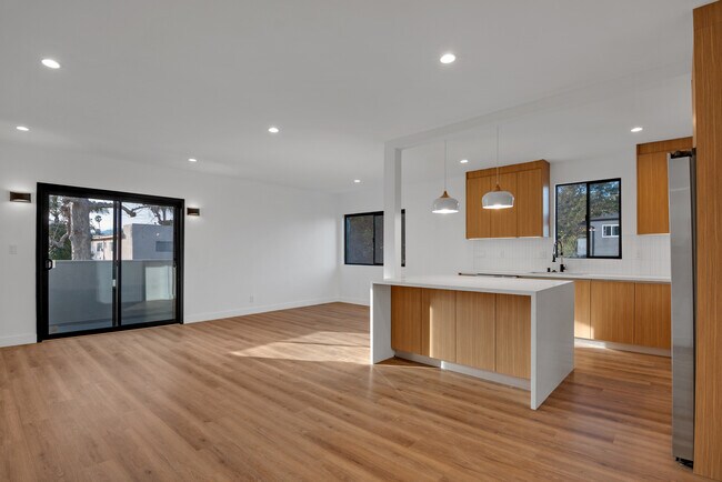 Photo - 950 Havenhurst Dr