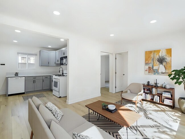 Photo - 11812 S Main St Unit 3