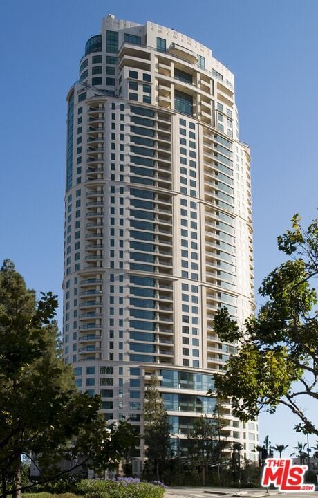 Building Photo - 1 W Century Dr Unit PH 38B